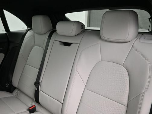 2026 Porsche Macan 4