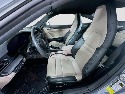 2025 Porsche 911 Carrera