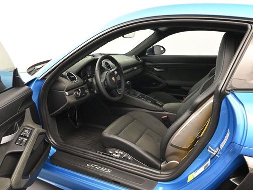 2025 Porsche 718 Cayman GT4 RS