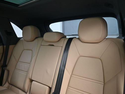 2022 Porsche Cayenne 