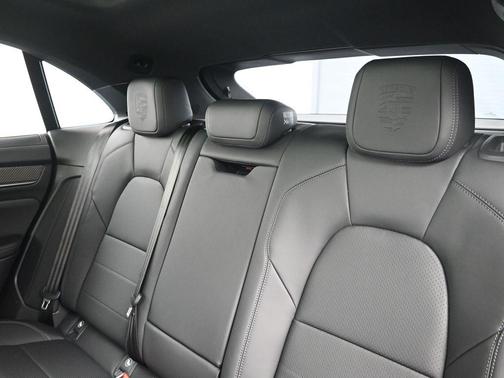 2025 Porsche Macan 4S