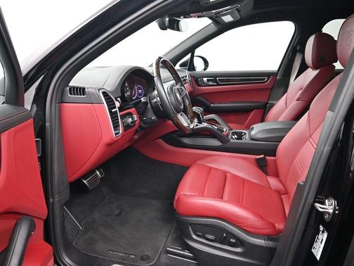 2023 Porsche Cayenne S Platinum Edition