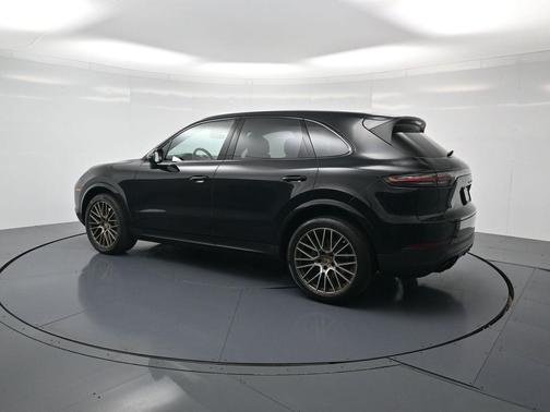 2023 Porsche Cayenne S Platinum Edition