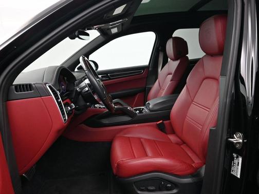 2023 Porsche Cayenne S Platinum Edition