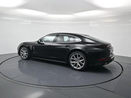 2026 Porsche Panamera 4