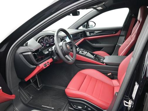 2026 Porsche Panamera 4