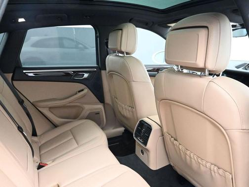 2023 Porsche Macan 
