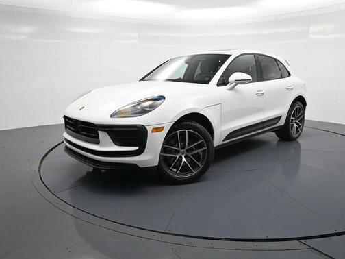 2026 Porsche Macan Base