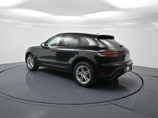2025 Porsche Macan T