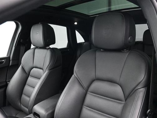 2025 Porsche Macan T