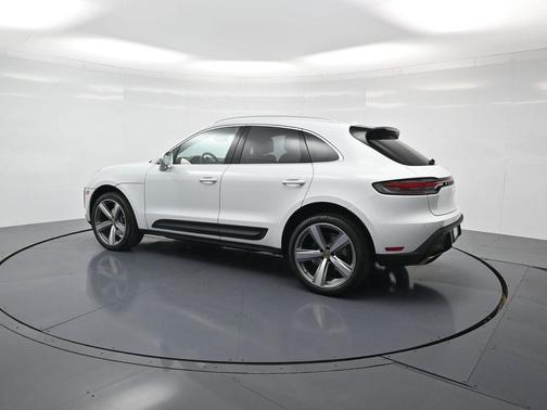 2022 Porsche Macan Base