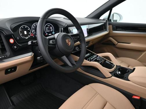 Carrara White Metallic 2026 Porsche Cayenne Base