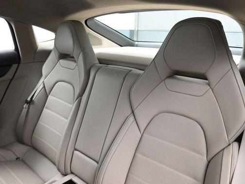 2026 Porsche Panamera 4