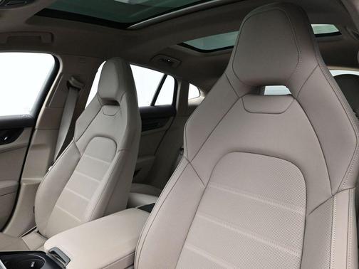 2026 Porsche Panamera 4