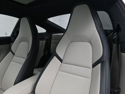 2025 Porsche 911 Carrera