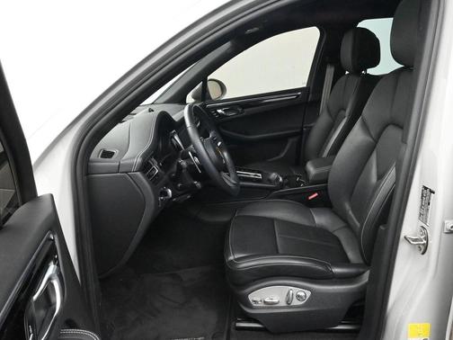 2022 Porsche Macan Base