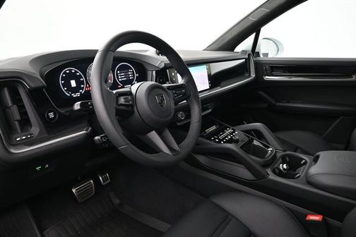 Carrara White Metallic 2025 Porsche Cayenne Turbo