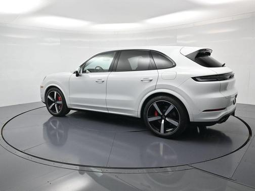 Carrara White Metallic 2025 Porsche Cayenne Turbo