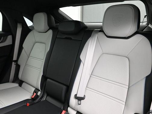 2025 Porsche Cayenne AWD