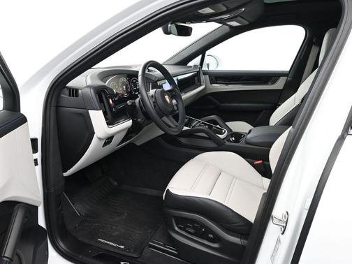 2025 Porsche Cayenne AWD