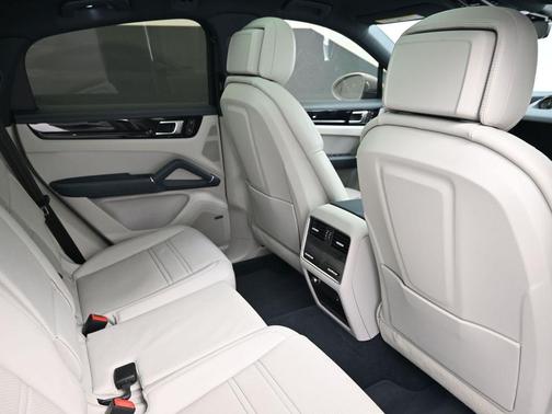2023 Porsche Cayenne 