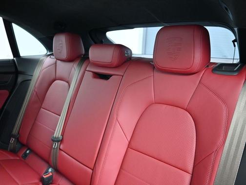 2025 Porsche Macan Turbo