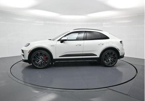 2025 Porsche Macan Turbo