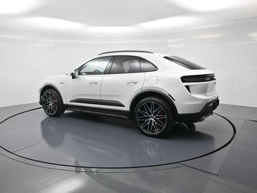 2025 Porsche Macan Turbo