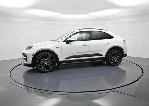 2025 Porsche Macan Turbo