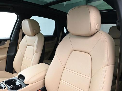 2026 Porsche Cayenne AWD