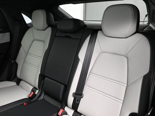 2025 Porsche Cayenne AWD