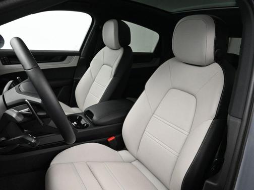 2025 Porsche Cayenne AWD