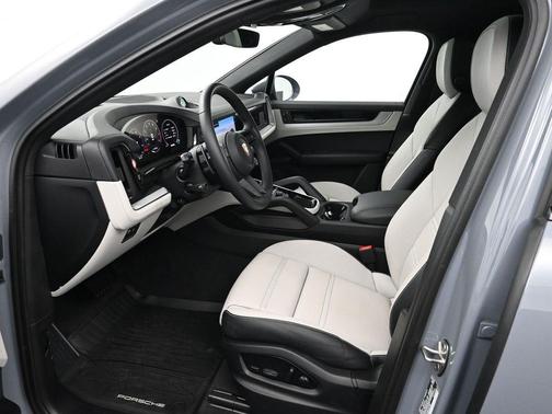 2025 Porsche Cayenne AWD