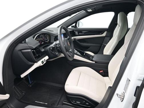 2026 Porsche Panamera Base