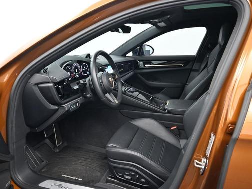 2025 Porsche Panamera 4