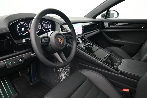 Oak 2026 Porsche Panamera 4