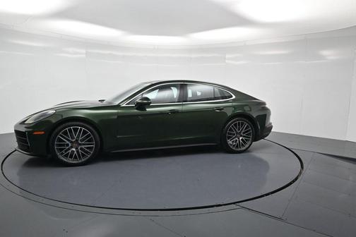 2026 Porsche Panamera 4