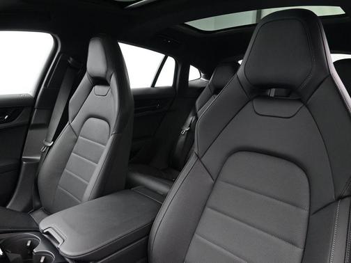 2026 Porsche Panamera 4