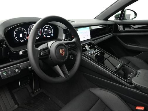 2026 Porsche Panamera 4
