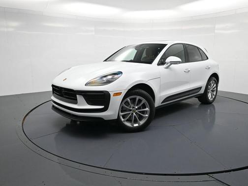 2026 Porsche Macan Base
