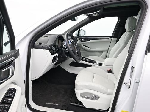 2025 Porsche Macan T
