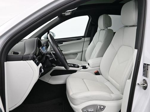 2025 Porsche Macan T