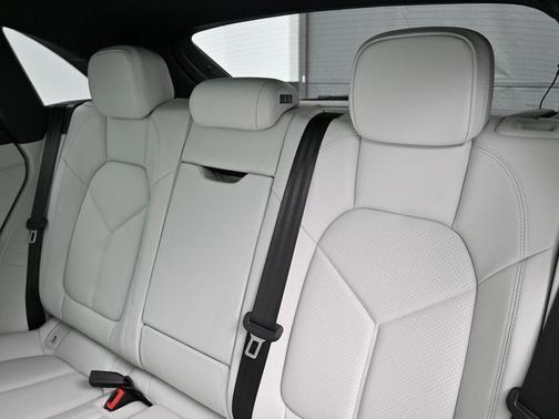 2025 Porsche Macan T