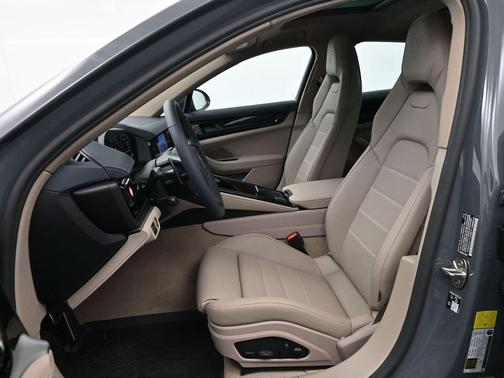 2026 Porsche Panamera 4