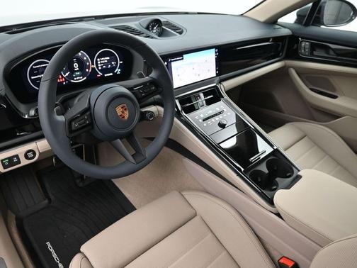 2026 Porsche Panamera 4