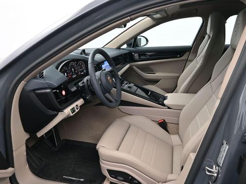 2026 Porsche Panamera 4