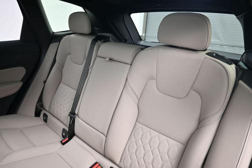 Mulberry 2026 Volvo XC60 Plug-In Hybrid T8 Plus