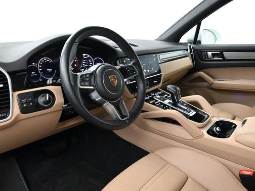 2023 Porsche Cayenne Platinum Edition