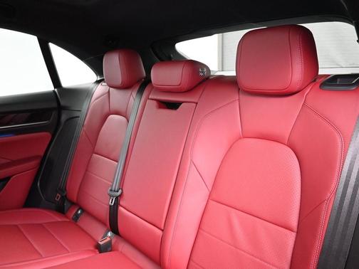2025 Porsche Macan 4S
