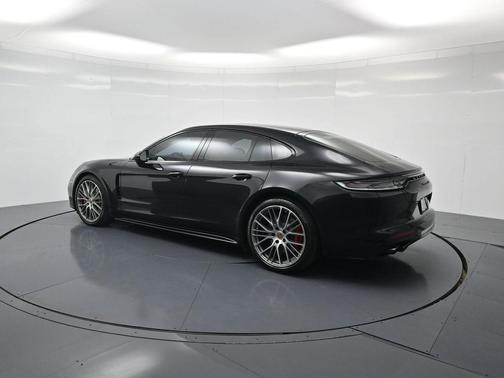 2023 Porsche Panamera GTS